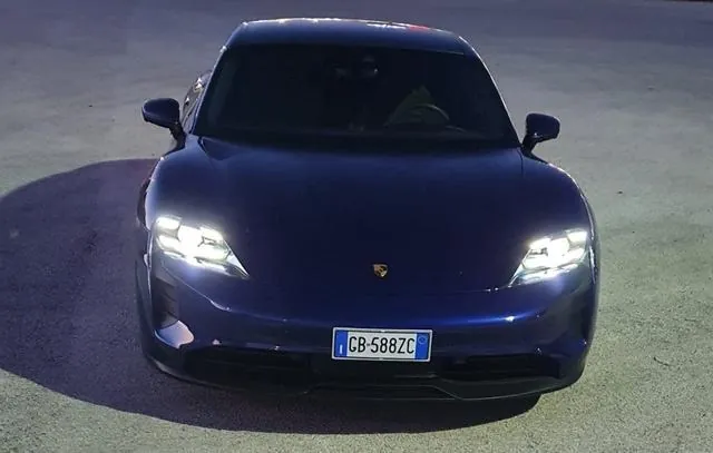 Porsche Taycan foto 3