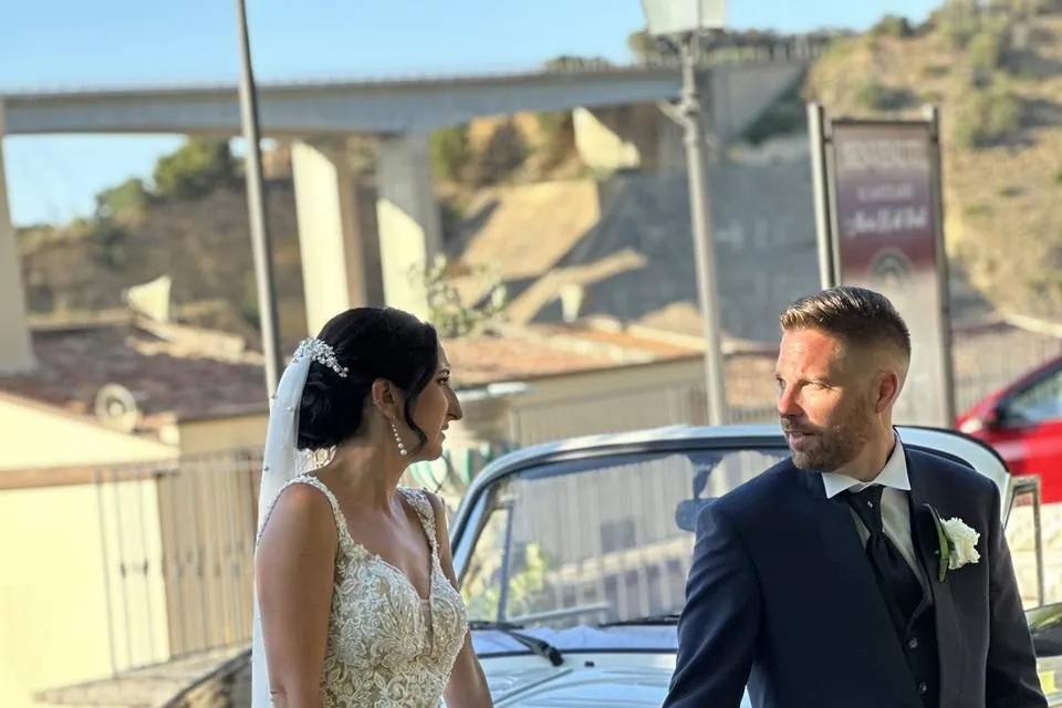 Sposi e auto cabrio
