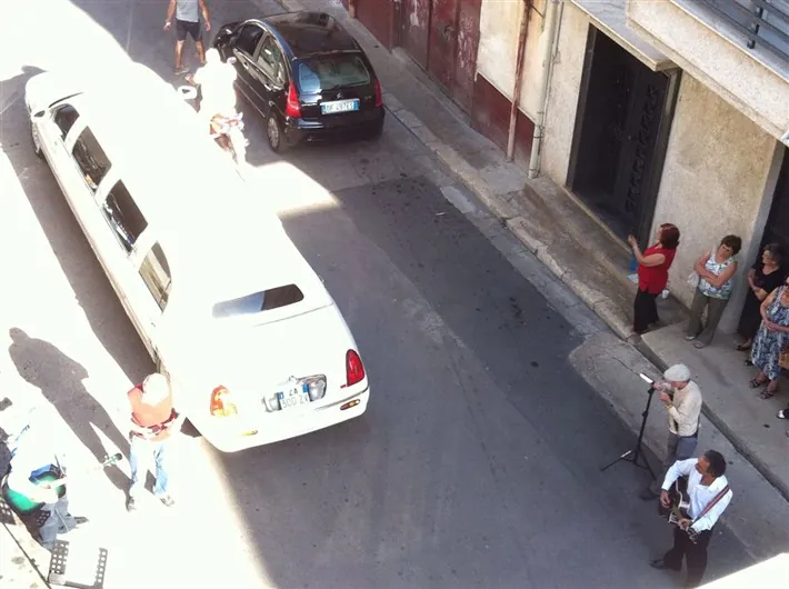 La limousine vista dall'alto, pronta a partire