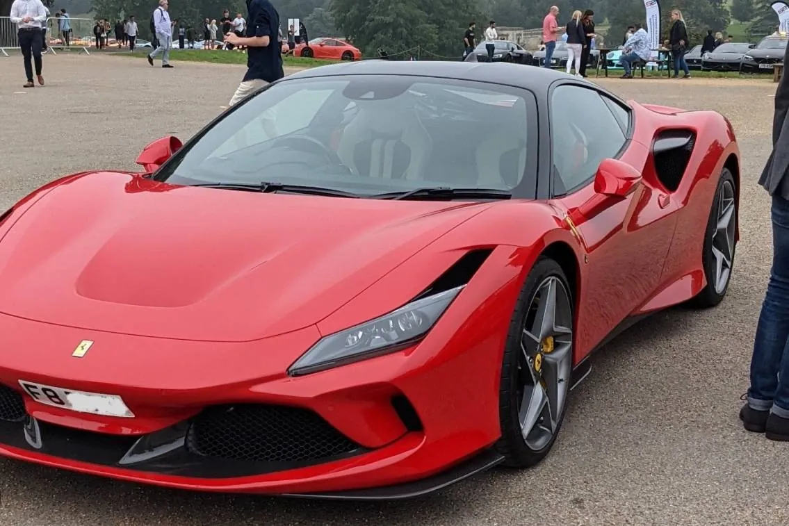 Ferrari F8 Tributo foto 2