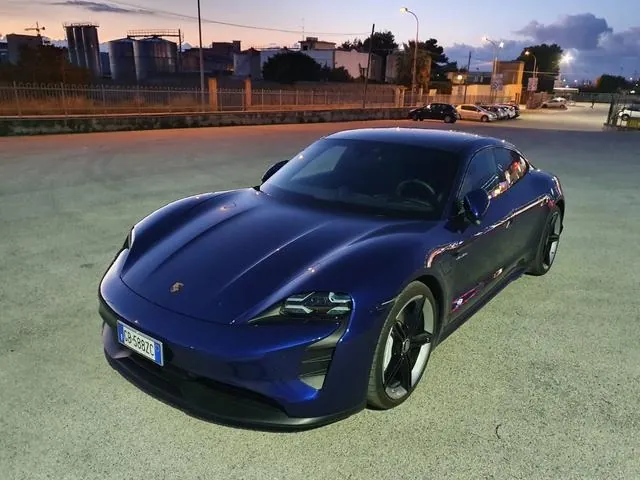 Porsche Taycan foto 5